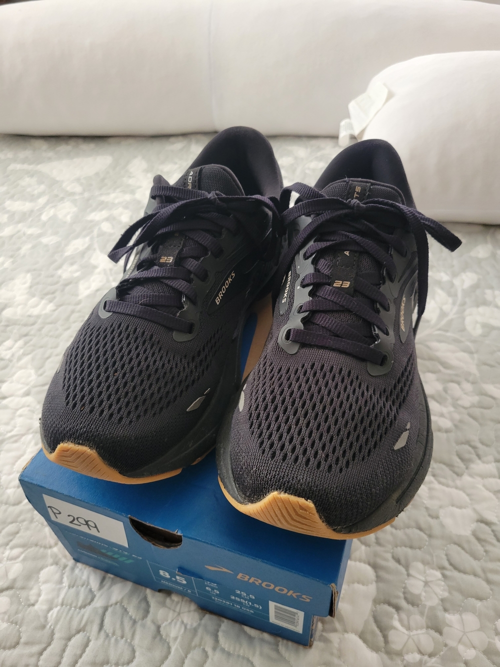 Brooks Womens Running Shoes - Black with Gum Sole